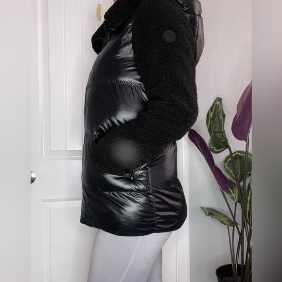Michael Kors Puffer Jacket with Faux Fur, size S, black - Picture 8 of 9